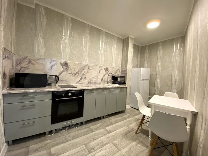 2-к. квартира, 71 м², 8/10 эт.