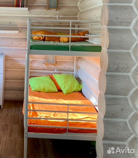 Двухярусная кровать IKEA металлическая