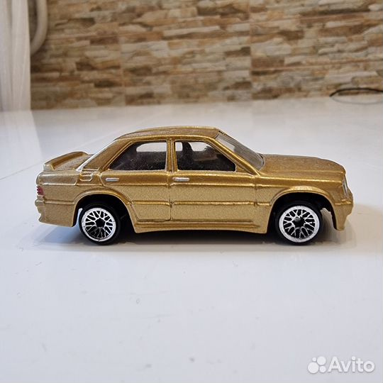Mercedes E190 2.6 RCS30 Gold Hot Wheels 1:64