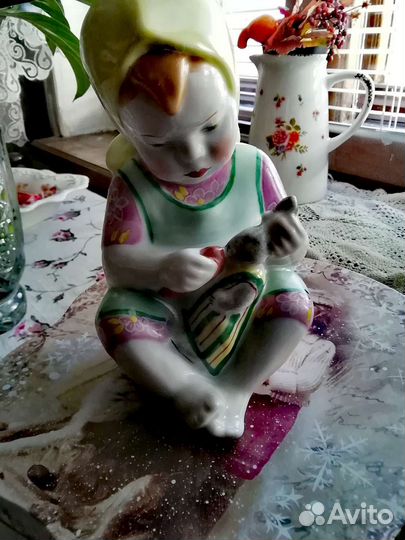 Статуэтки фарфор разные