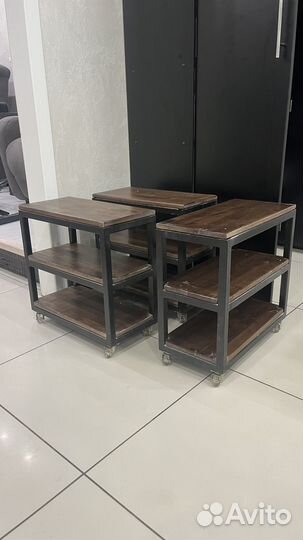 Столик на колесиках