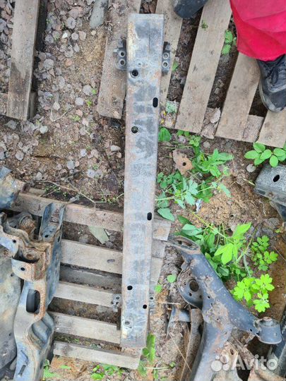 Усилитель бампера передний Toyota Corolla E150 1.6