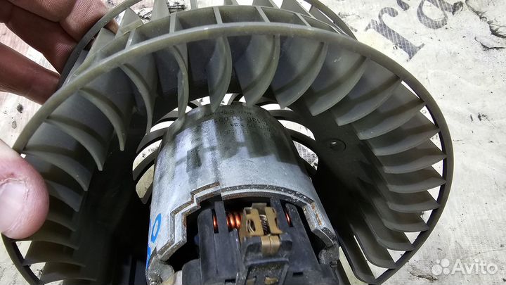 Мотор печки на Mercedes W140 С140