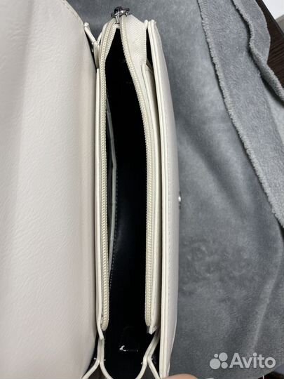 Белая сумка-седло женская через плечо