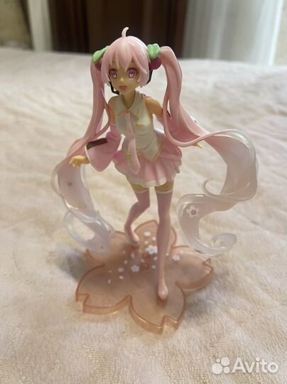 Фигурки из игр Секай-Хатцуне Мику и Геншин-Фишль