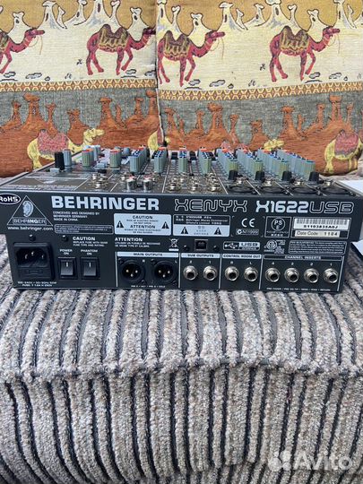 Behringer Микшерный пульт компактный