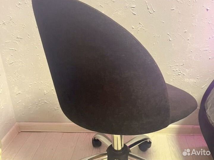 Стул на колесиках