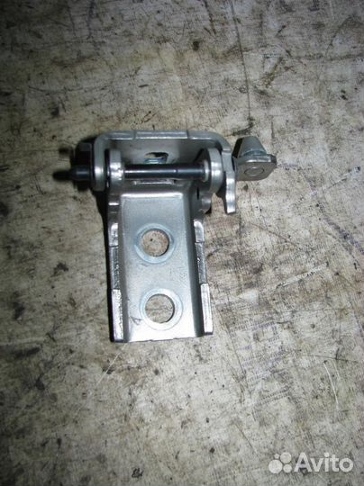 Петля двери задней правой нижняя Peugeot 308 2007