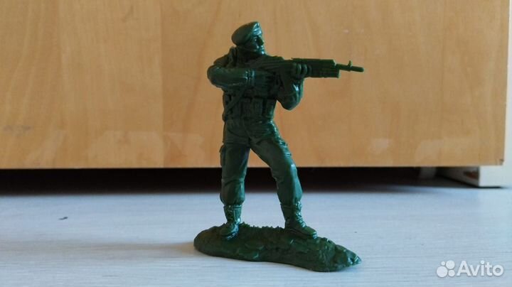 Солдатики 8 штук