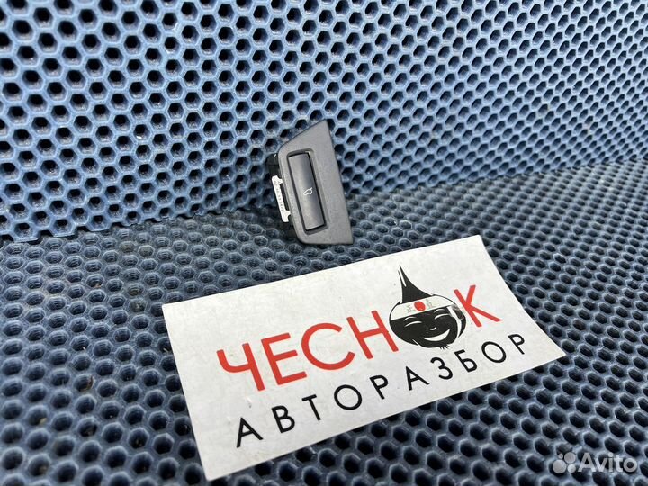 Кнопка открывания багажника Audi Q7 до 2015г