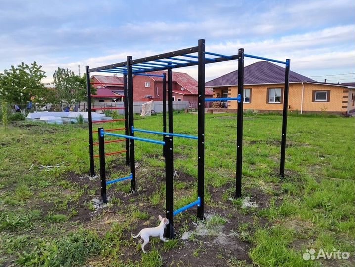 Уличный спортивный комплекс