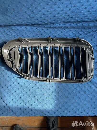 Ноздри BMW G30 пара новые черный глянец