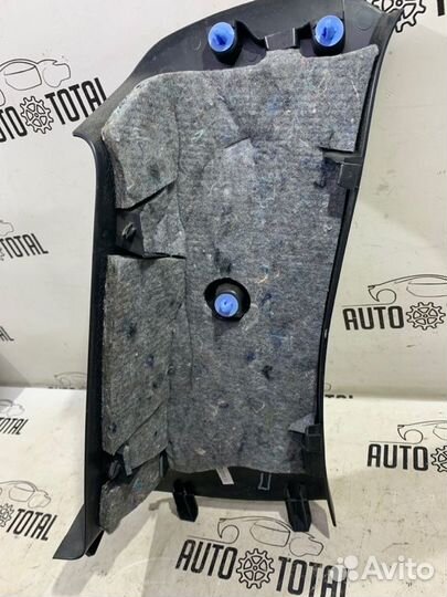 Обшивка стойки правая Nissan Terrano D10 K4MA606