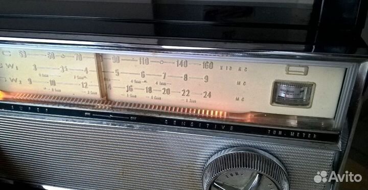 Старинный радиоприемник sony