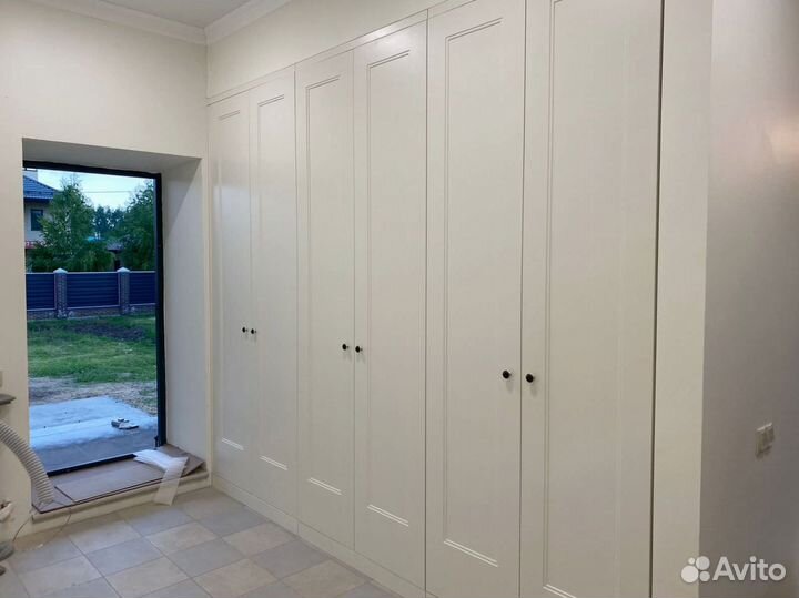 Шкаф распашной двухдверный