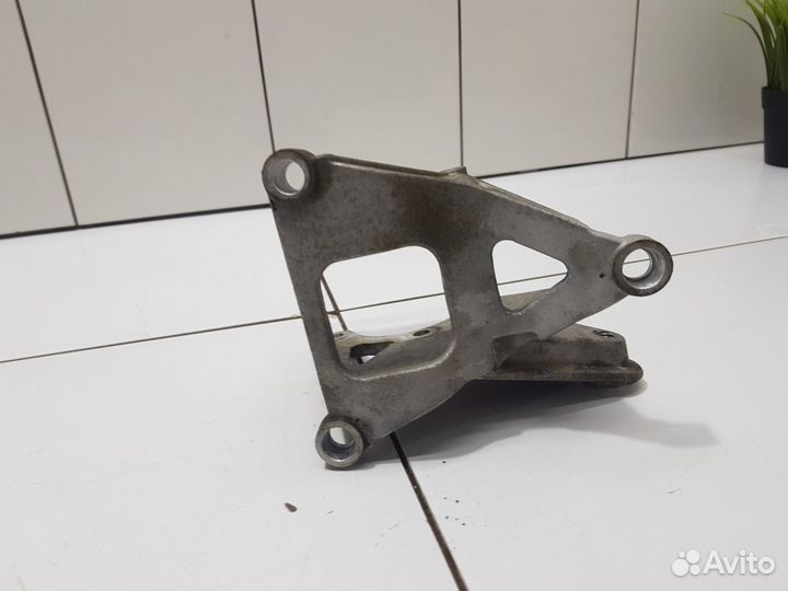 Кронштейн насоса гура (Zotye T600)