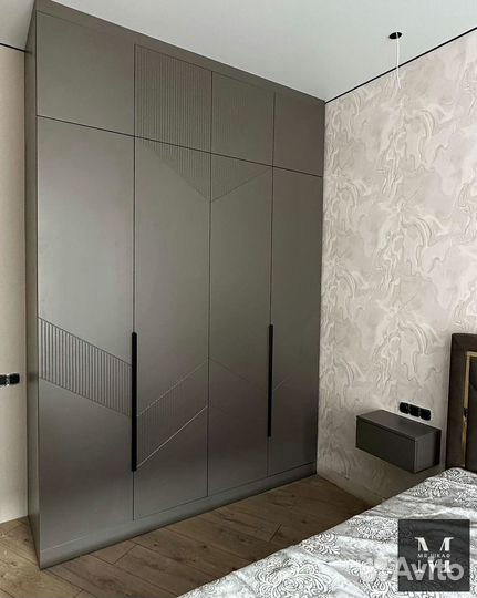 Шкаф с встроенной гладильной доской