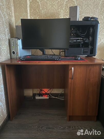 Компьютерный стол