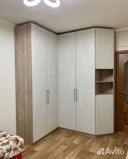 Шкаф распашной угловой