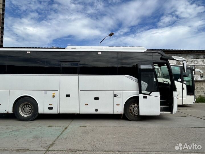 Туристический автобус Golden Dragon XML6957JR, 2017