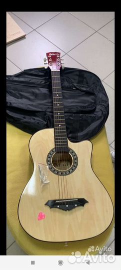 Классическая акустическая гитара