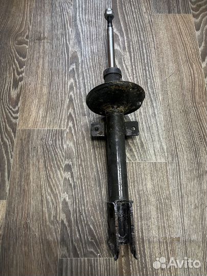 Амортизатор, стойка задняя Renault Duster