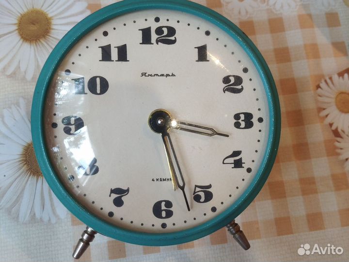 Будильник Янтарь СССР