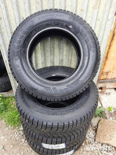 Triangle PL02 245/45 R18