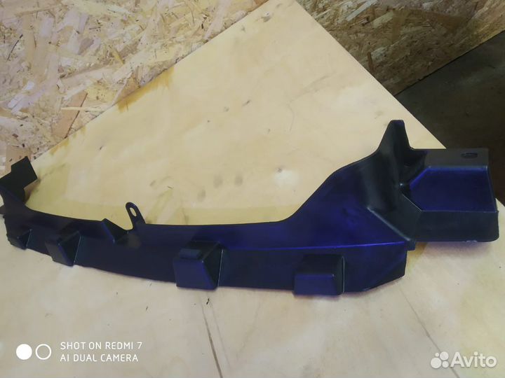 Кронштейн переднего бампера Мазда