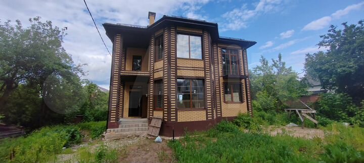 Коттедж 196 м² на участке 6 сот.