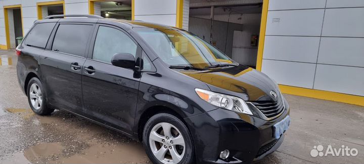 Toyota sienna