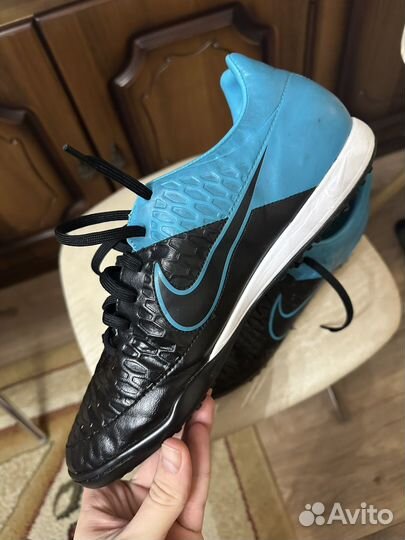 Сороконожки Nike Magista