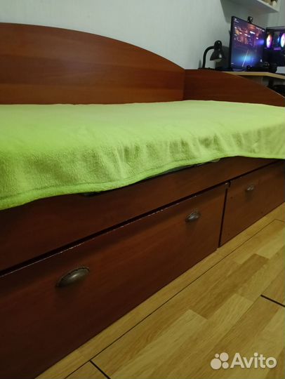 Кровать с матрасом