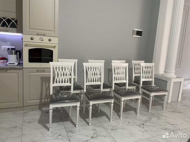 Деревянные хорошего качества стулья 8штук