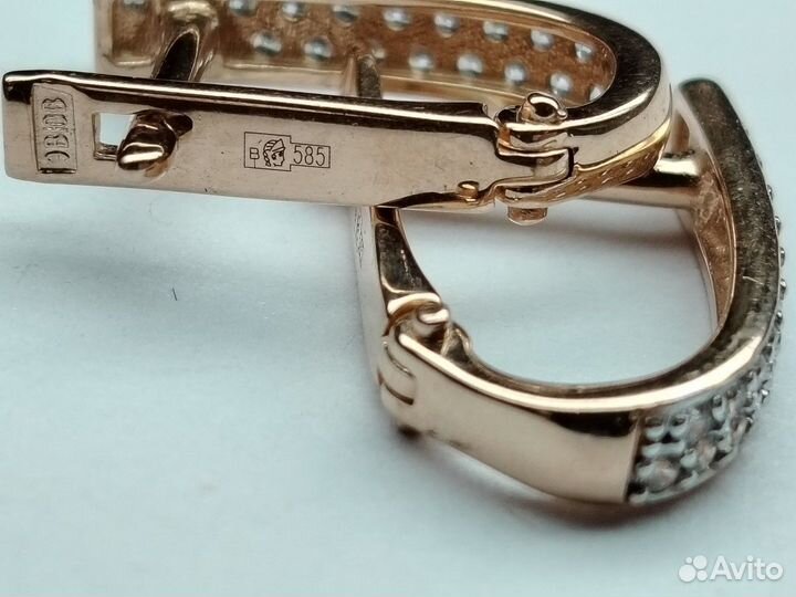 Серьги с камнями золотые