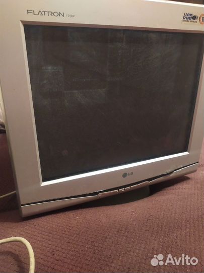 Монитор LG Flatron F700P