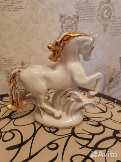 Фарфоровая статуэтка 