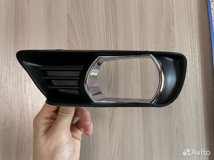 Оправа Toyota Camry для противо-туманных фар