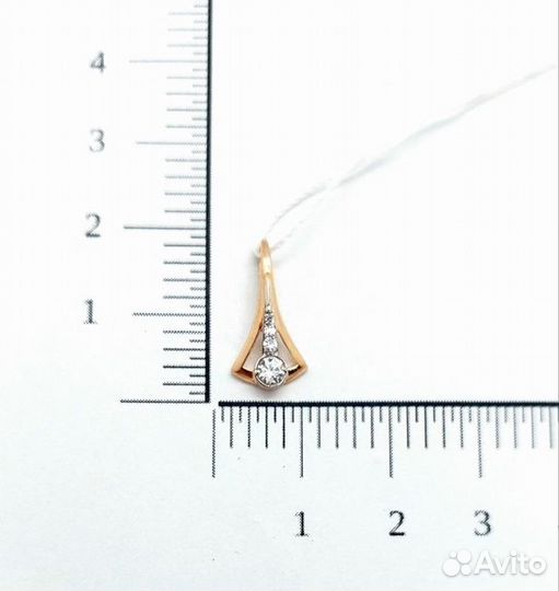 Золотая подвеска с камнем