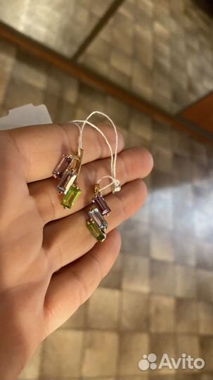 Продам золотые серьги
