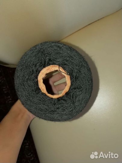 Чёрная пряжа для вязания