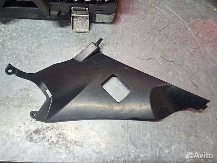 Suzuki GSX-R 1000 K5 - K6. Пластик внутренний