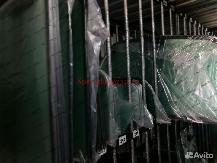 Стекло дверное верхнее Komatsu PC 200 8 серии