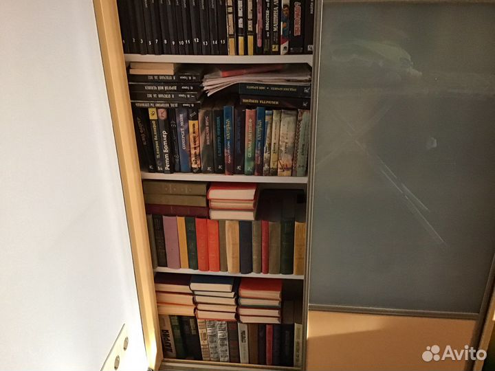 Продаётся библиотека 600книг
