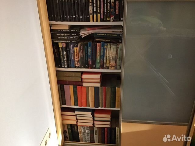 Продаётся библиотека 600книг