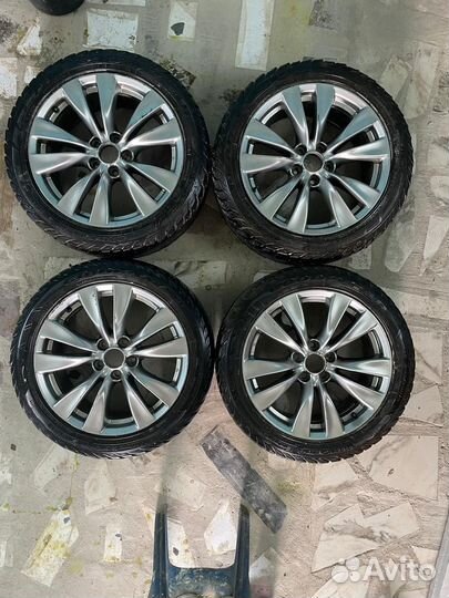 Goodyear UltraGrip Extreme 245/45 R18 96T