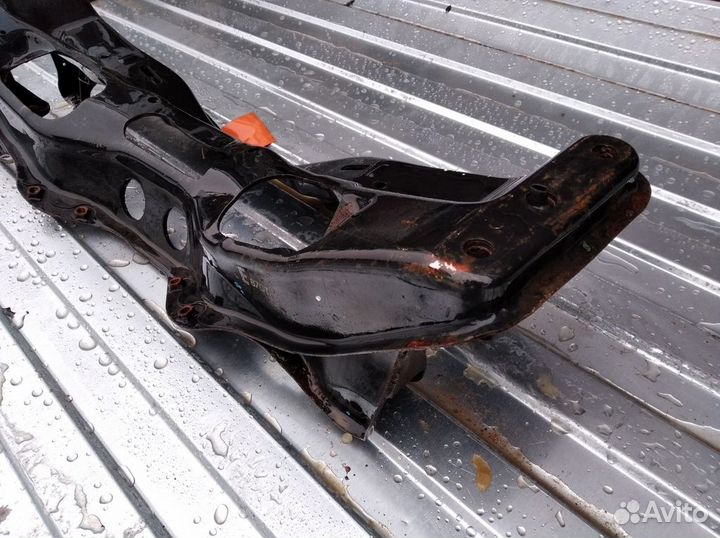 Балка подмоторная Subaru Forester S11