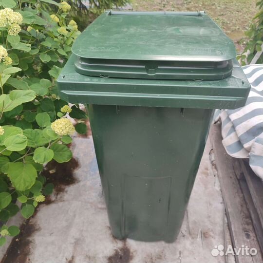 Мусорный контейнер 120 л новый