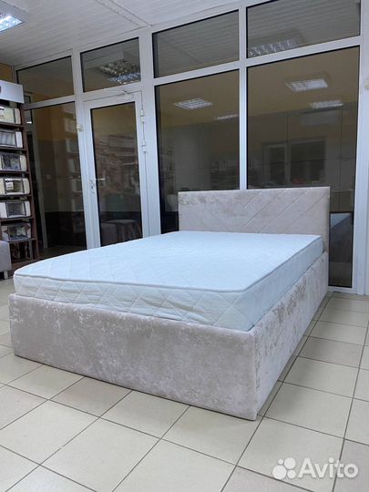 Кровать с матрасом 140х200
