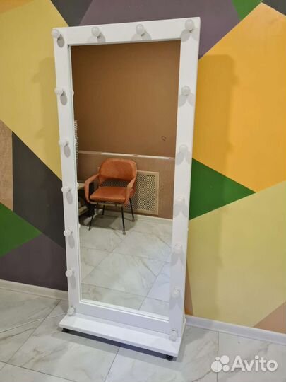 Зеркало с лампами на опоре (180*80см)